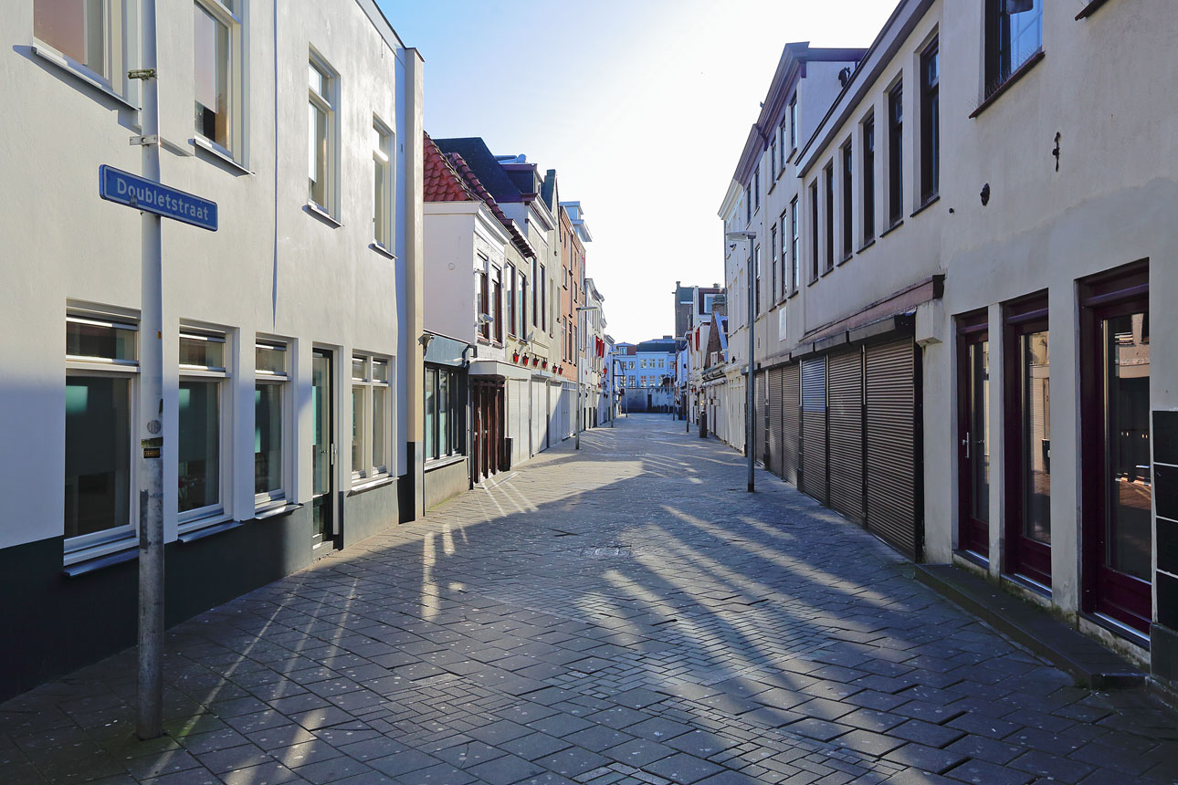 vrij werk van fotograaf Den Haag; een lege Doubletstraat