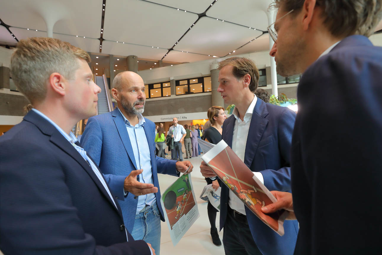 Fotograaf voor petitie overhandiging 2e kamer Den Haag