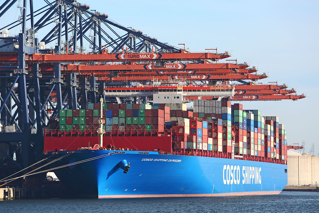 containerschip Rotterdam haven Maasvlakte