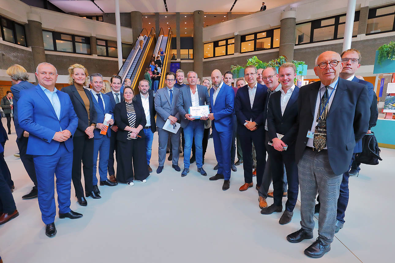 groepsfoto 2e kamer den haag petitie overhandiging