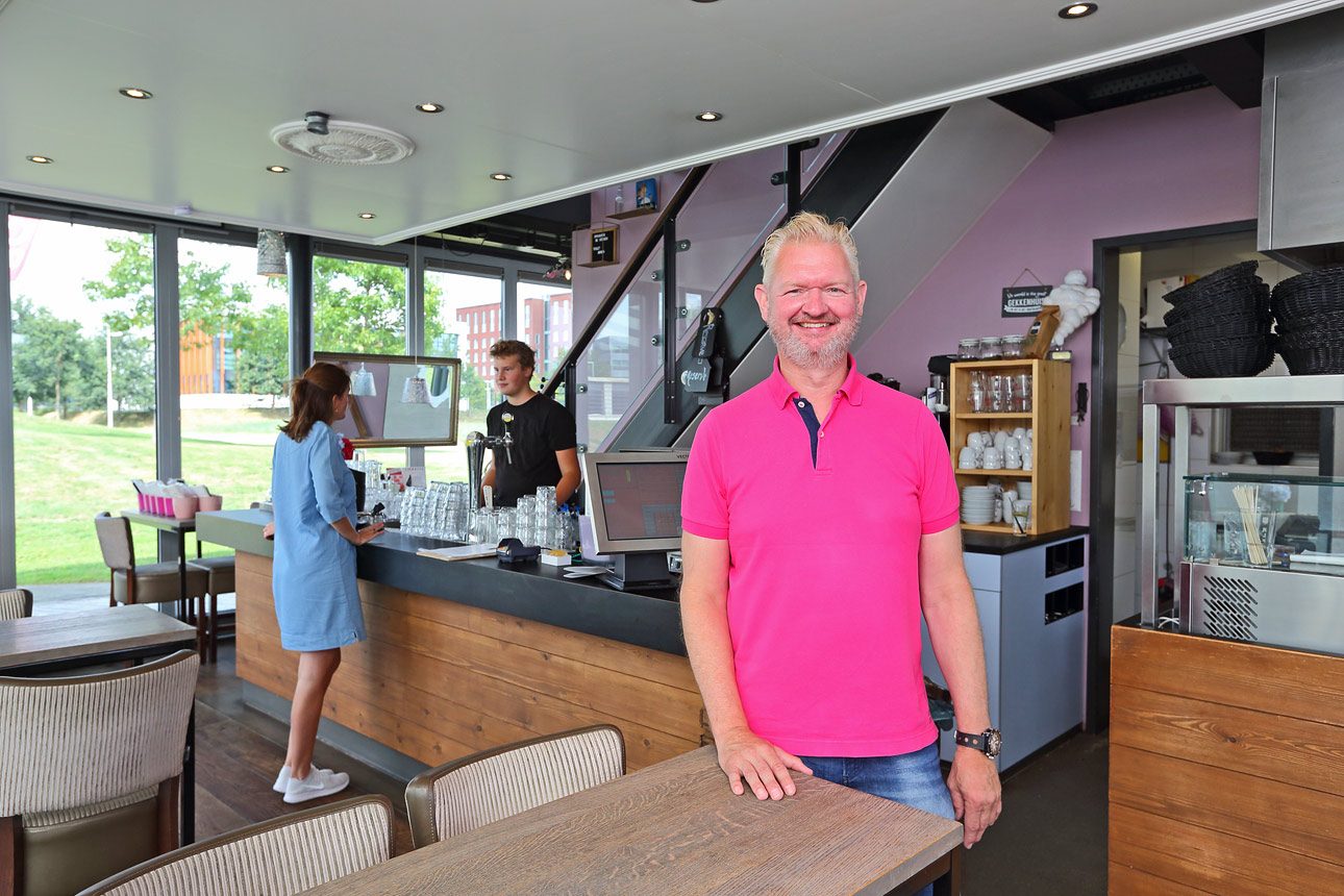 Portretfotografie van horeca ondernemer in de zaak